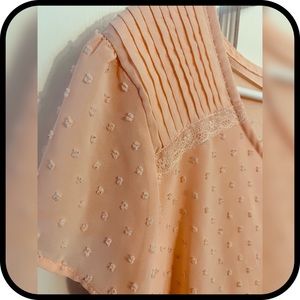 Lauren Conrad Peach Lacy Short Sleeved Top, Size XL.